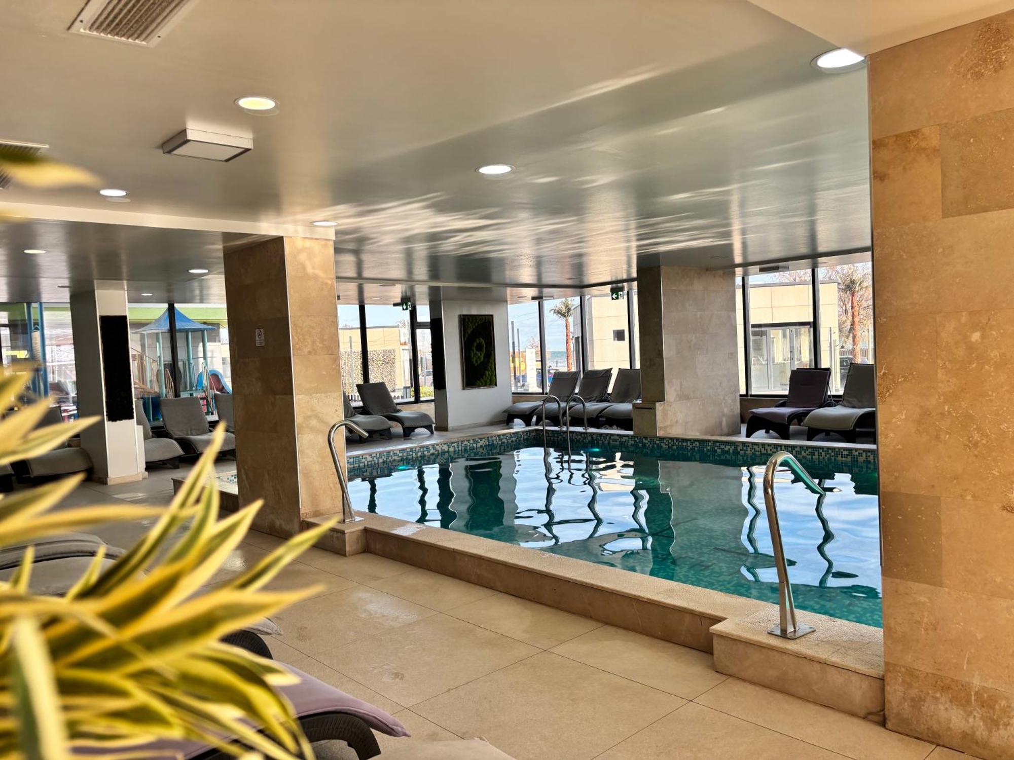 Purple Onyx - Pool & Spa Beach Resort Năvodari Kültér fotó